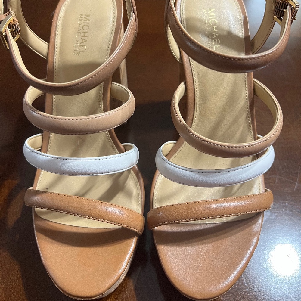 Michael Kors Platform Sandals Beige Tan White Size 7